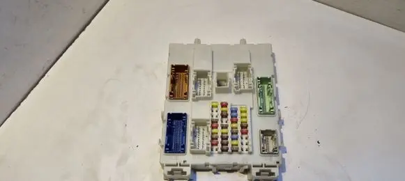 Ford Focus Fuse module GV6T14A073DE