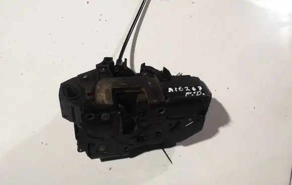 Chevrolet HHR Front door lock 15906935 0718a0562
