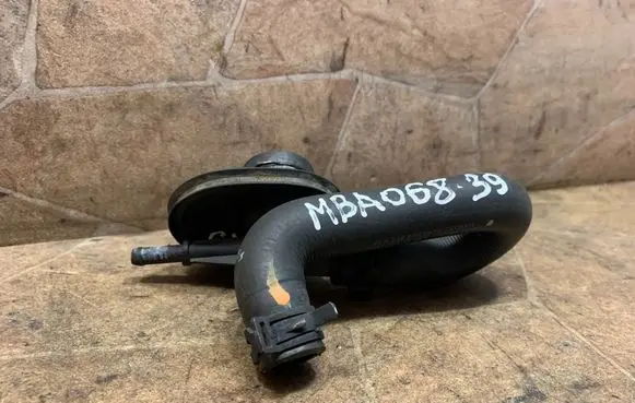 Mercedes-Benz CLS C218 X218 Engine coolant pipe/hose A2128300496