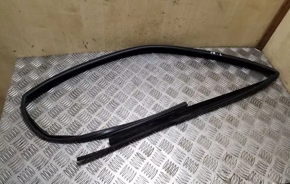 Opel Frontera B Rubber seal front door window/glass 