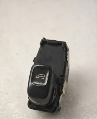 Volvo XC90 Electric window control switch 8685288 03W363