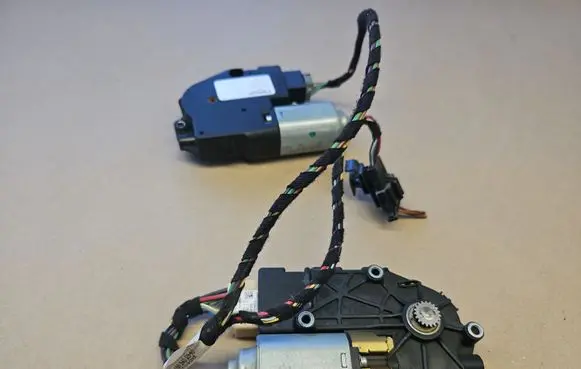 Mercedes-Benz GL X166 Sunroof motor/actuator A1669069600 A1665402510 A1668200108