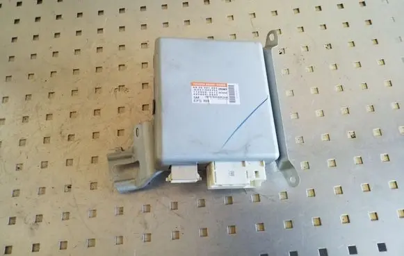 Toyota Avensis T270 Power steering control unit/module 8965005090