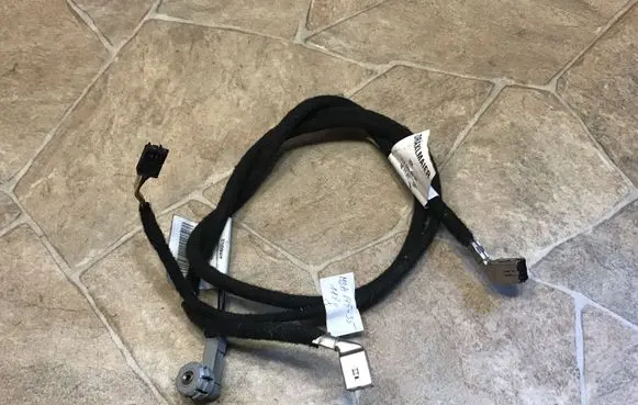 Mercedes-Benz E W212 AUX in-socket connector 2125405808