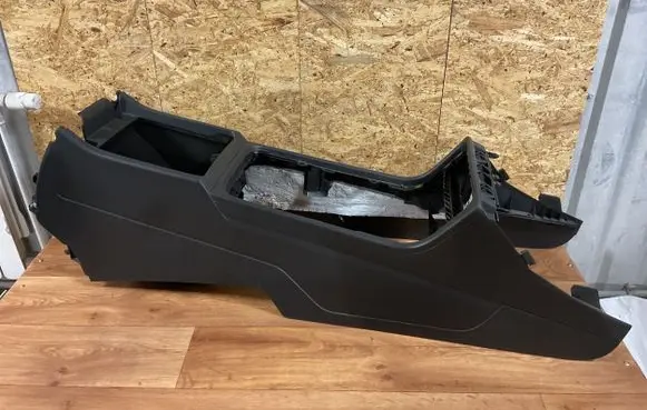 Volkswagen Touareg II Center console 7P1863241