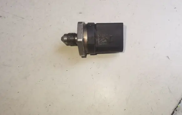 Fuel pressure sensor