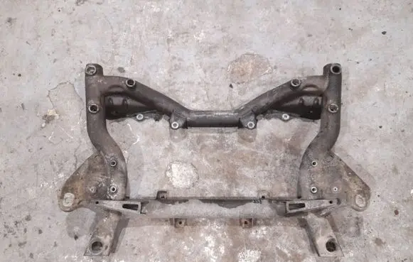 Mercedes-Benz C W204 Front subframe 2046281057 2046280557
