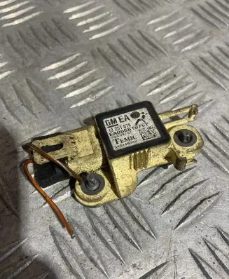 Opel Zafira B Airbag deployment crash/impact sensor 13251078
