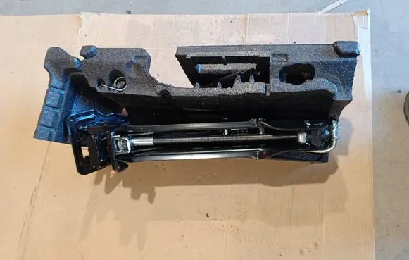 Audi Q5 SQ5 Tool box 8R0012109A