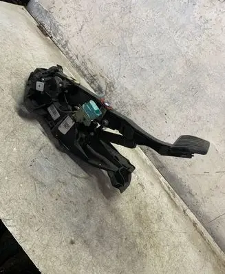 Ford Mondeo MK V Brake pedal