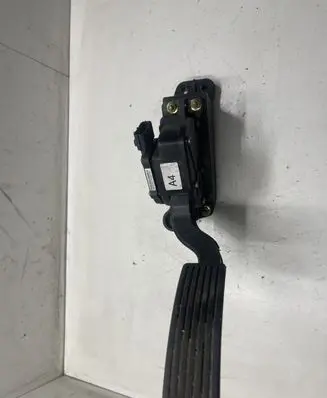 Hyundai Santa Fe Accelerator throttle pedal