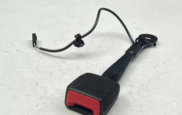 Audi A3 8Y Rear glass lock/latch Q818 3111234