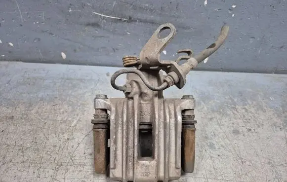 Volkswagen Golf Plus Rear brake caliper 