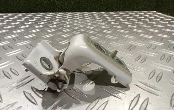 Toyota Proace Front door upper hinge ES70