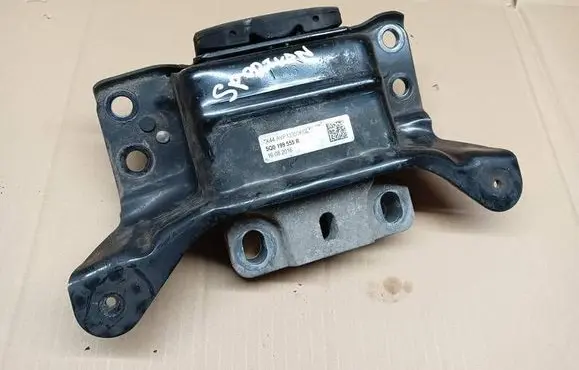 Volkswagen Golf VII Engine mount bracket 5Q0199555R 16082016