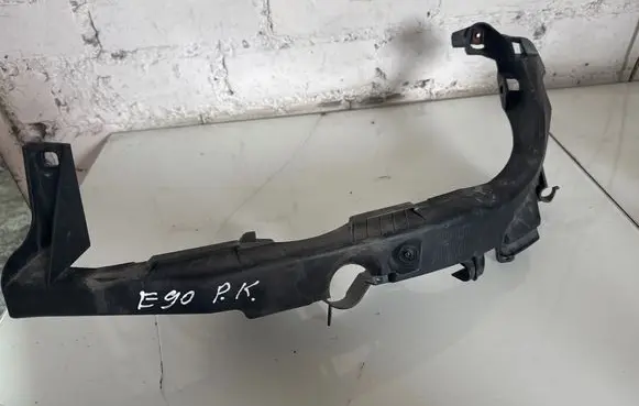 BMW 3 E90 E91 Headlight/headlamp mounting bracket 7116707