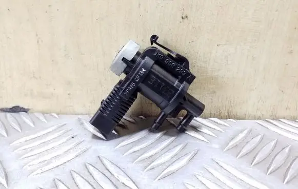 Audi Q5 SQ5 Turbo solenoid valve 1K0906283A