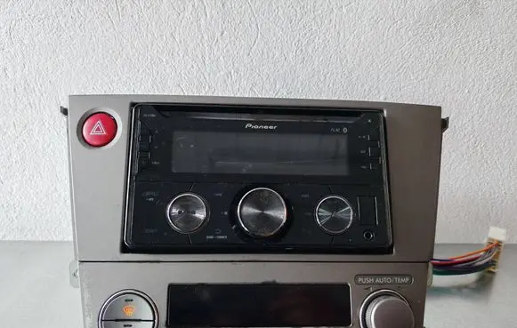 Subaru Legacy Radio/GPS head unit trim 
