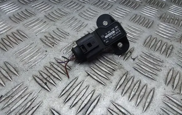 Volkswagen Golf Cross Air pressure sensor 0261230081 036906051G