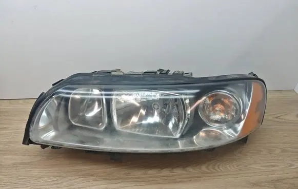 Volvo V70 Headlight/headlamp 30698835 89900267 P2004V70