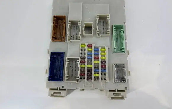 Ford Kuga II Fuse module 010012 000084 GV6T14A073