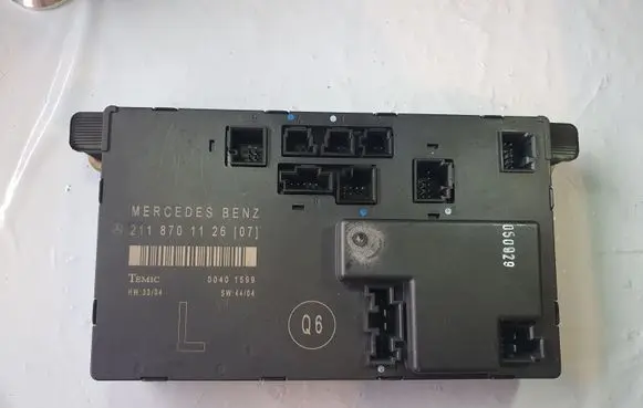 Mercedes-Benz E W211 Door control unit/module 2118701126