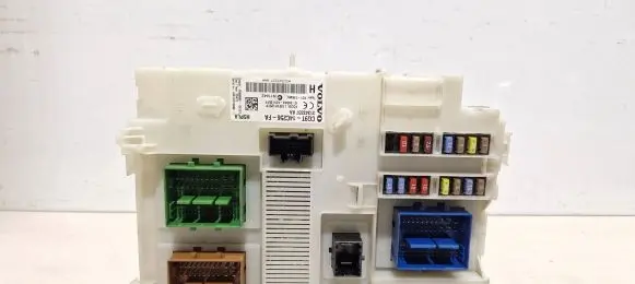 Volvo V70 Fuse module 31343337aa