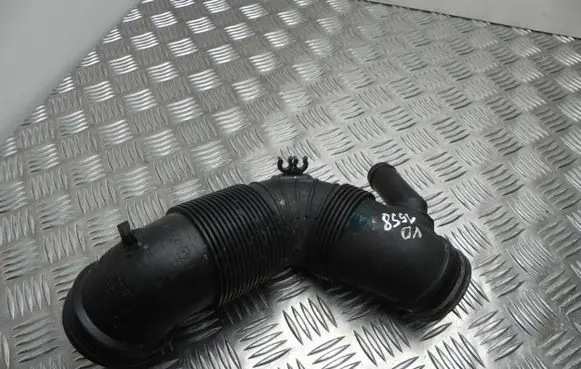 Skoda Octavia Mk2 (1Z) Air intake hose/pipe 3C0129654P VD1558