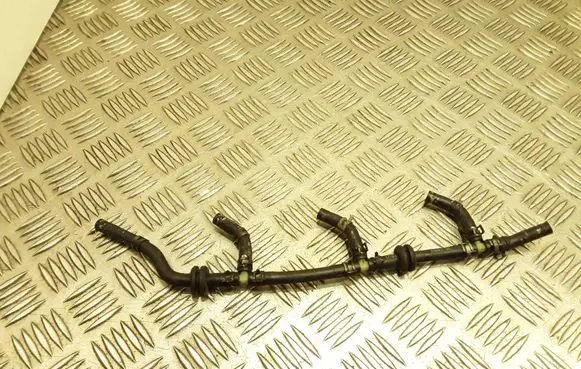 Mazda 6 Fuel injector supply line/pipe 
