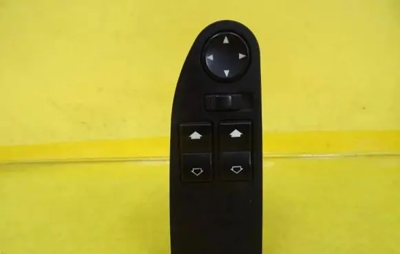 BMW 5 E39 Electric window control switch 8368967