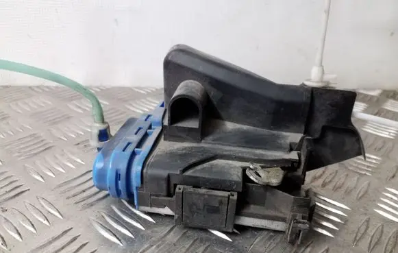 Audi A6 S6 C4 4A Rear door lock 8D0839016A