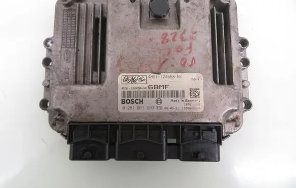 Ford Focus Engine control unit/module 0281011263 4M5112A650NE