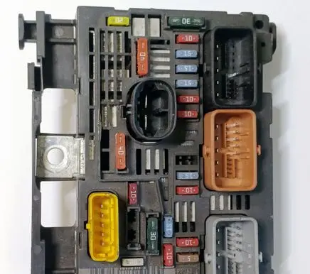 Peugeot 308 BSM Control unit 9663100480 BSMR0500 R05