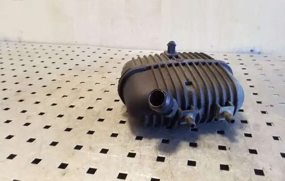 Vacuum air tank