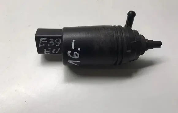 BMW 5 E39 Windscreen/windshield washer pump 8377612 67128377612