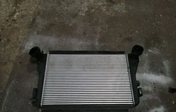 Volkswagen PASSAT B6 Intercooler radiator 1K0145803M