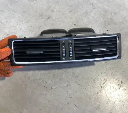 Skoda Superb B6 (3T) Dash center air vent grill 3T0820951A