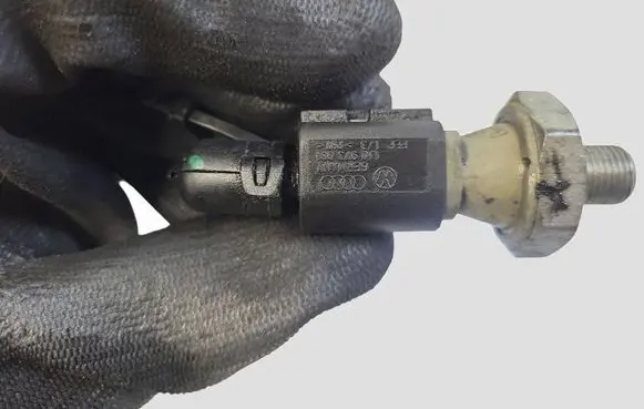 Audi Q5 SQ5 8R Oil pressure sensor 038919081