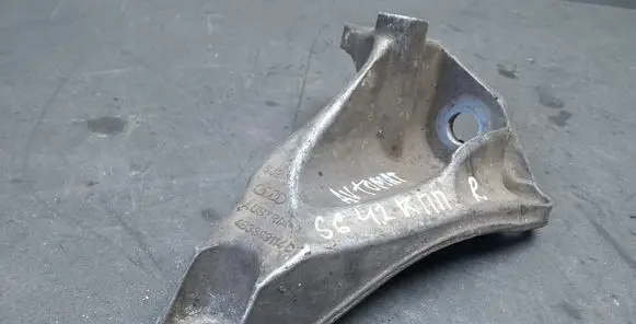 Audi A6 S6 C5 4B Engine mounting bracket 4B3399114C