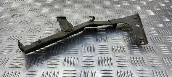 Audi A5 8T 8F Fender mounting bracket 8T0821135