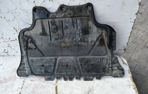 Volkswagen Golf VII Engine splash shield/under tray