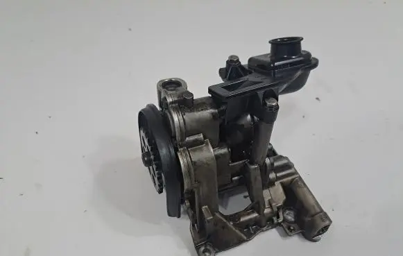BMW X5 F15 Oil pump 7823009