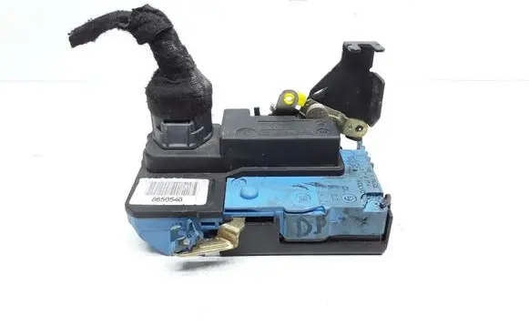 Volvo XC90 Front door lock 8650546
