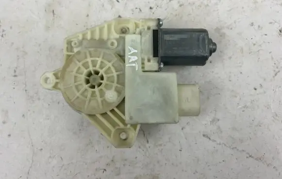 BMW 5 G30 G31 Front door window regulator motor 7455081 C35315104