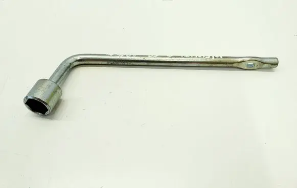 Infiniti Q50 Wheel nut wrench 