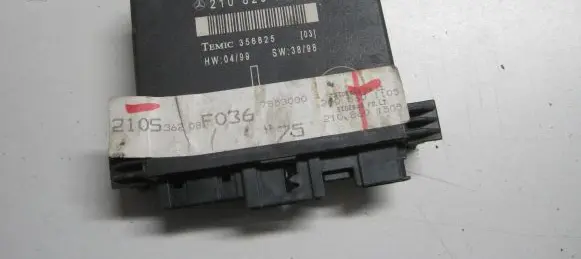 Mercedes-Benz E W210 Door control unit/module 2108207526