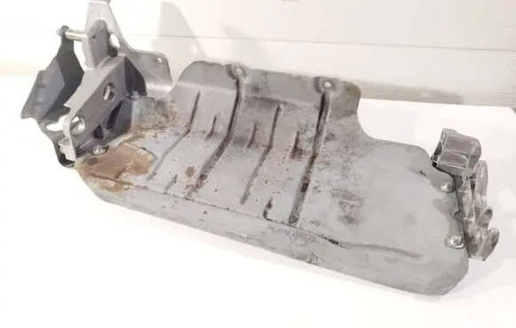 Mercedes-Benz C W203 Air filter cleaner box bracket assembly A6460940720 A6460941141 A6460940641