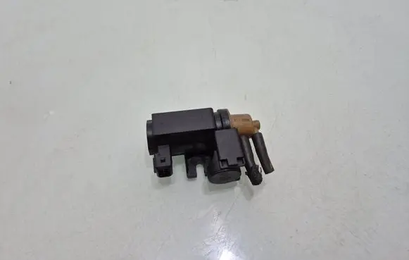 Opel Astra J Turbo solenoid valve 8981056561