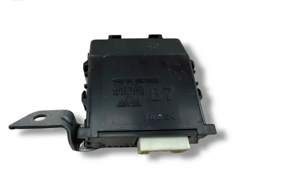 Toyota Yaris XP210 Door control unit/module 8597052061