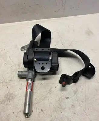 Volvo S60 Middle seatbelt (rear) 30738531